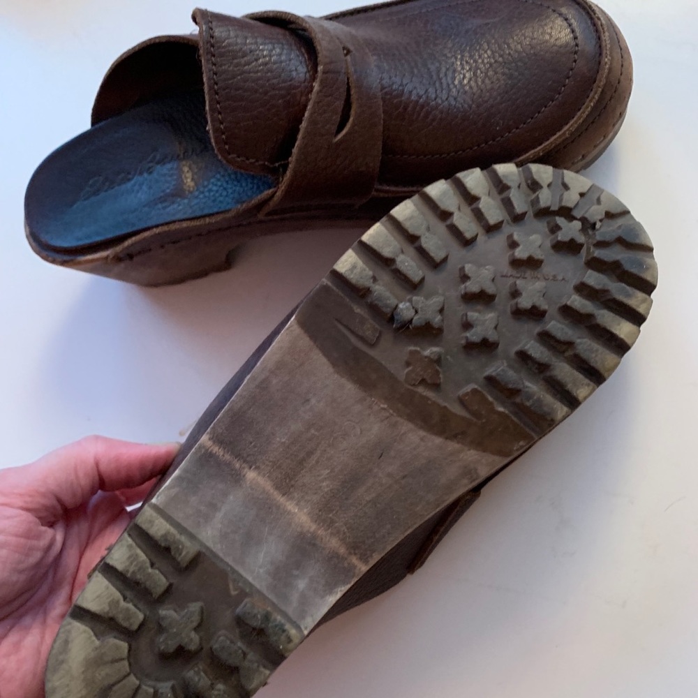 Eddie Bauer Classic Vintage Leather Clogs - Picture 4 of 5